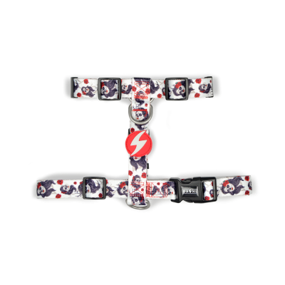 Colete peitoral para cão com padrão de caveiras coloridas e etiquetas visíveis