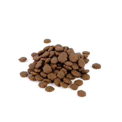 Comida seca para cães castanha em pilha