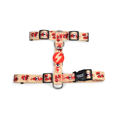 Peitoral para animal bege com padrão vermelho e fecho preto com texto