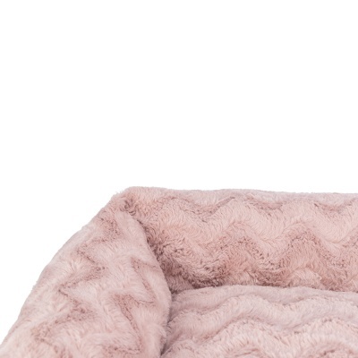 Cama para animal de estimação rosa claro com padrão zig-zag felpudo