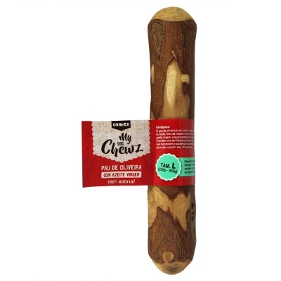 Pau de madeira de oliveira com rótulo vermelho e branco sobre fundo branco