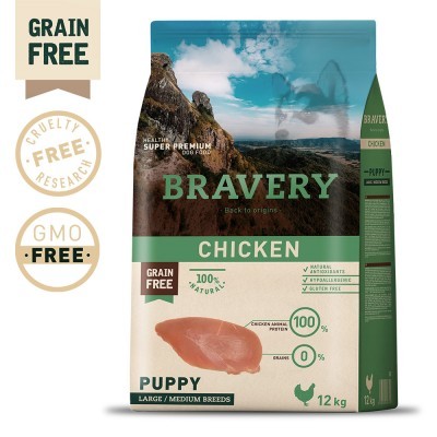 Saco de ração BRAVERY Chicken para cachorros, 12 kg, com imagem de frango e rótulos grain free, cruelty free e gmo free