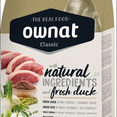 Embalagem de ração Ownat Classic com imagem de cão e ingredientes naturais