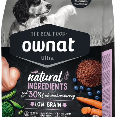 Saco de ração Ownat Ultra para cães com imagem de cão e ingredientes naturais