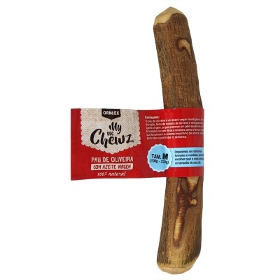 Pau de oliveira com etiqueta vermelha e azul em fundo branco