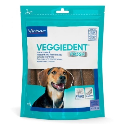 Embalagem azul e branca de snacks dentários para cães Veggiedent da Virbac com imagem de cão