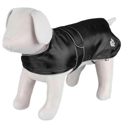 Casaco impermeável preto para cão em manequim de tecido cinzento