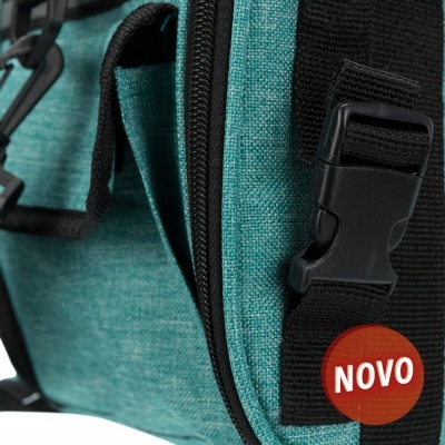 Bolsa verde-azulado com fecho e fivela pretos, etiqueta vermelha com texto NOVO