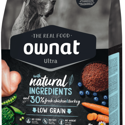 Pacote de ração Ownat Ultra Maxi Adult com ingredientes naturais e baixo em cereais.