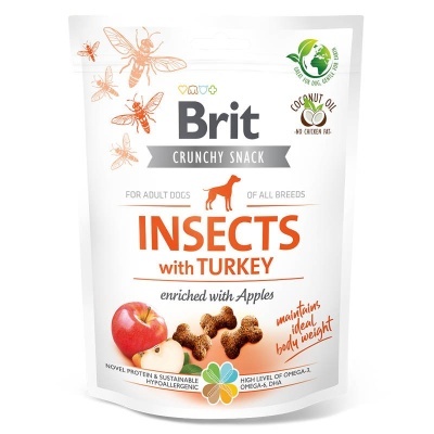 Pacote branco de snack crocante para cães Brit sabor insetos com peru e maçã