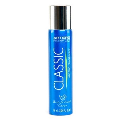 Frasco azul de perfume spray com tampa metálica prateada e texto branco e amarelo.