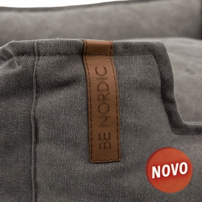 Bolsa cinzenta com etiqueta de pele 'BE NORDIC' e selo vermelho 'NOVO'