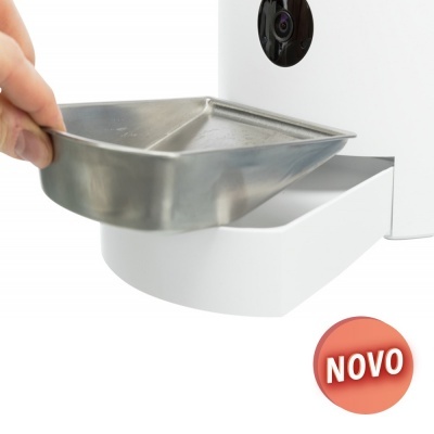 Base metálica triangular a ser inserida em estrutura branca com sensor e etiqueta NOVO