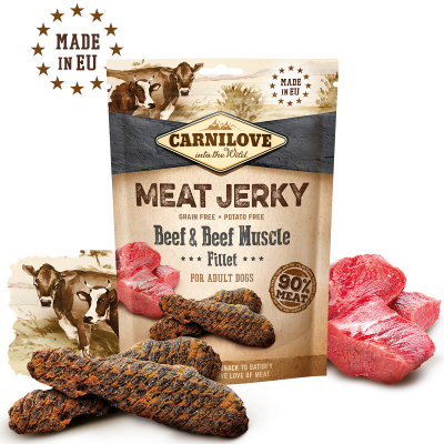 Embalagem de snack de carne para cães Carnilove Meat Jerky com texto informativo e ilustração de vacas e pedaços de carne.