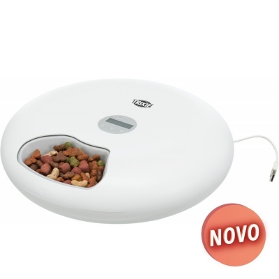 Comedouro automático branco com compartimento visível de ração, visor digital e etiqueta TRIXIE