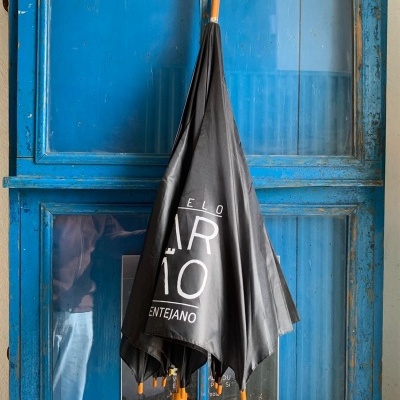 https://loja.castelodemarvao.pt/product/guarda-chuva-azeite-castelo-de-marvao