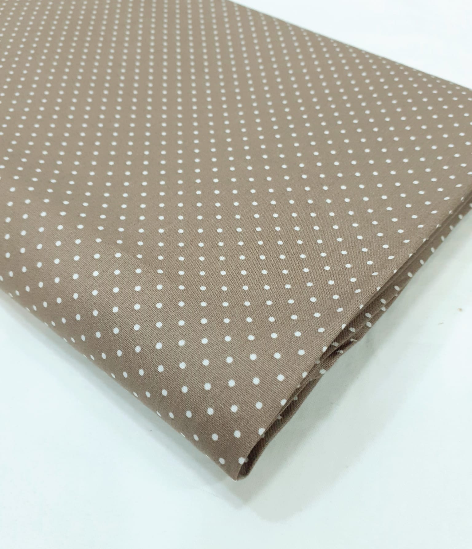 Poppy - Pintinhas brancas em fundo toupeira Poppy - Pintinhas brancas em fundo toupeira