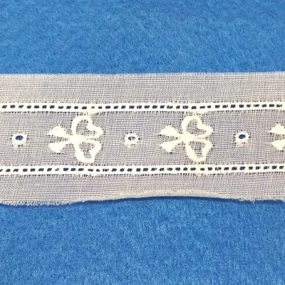 Entremeio com laços 482311