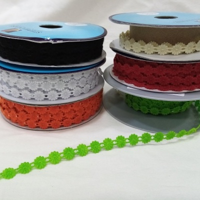 Fita em forma de flores pequenas termoadesivas