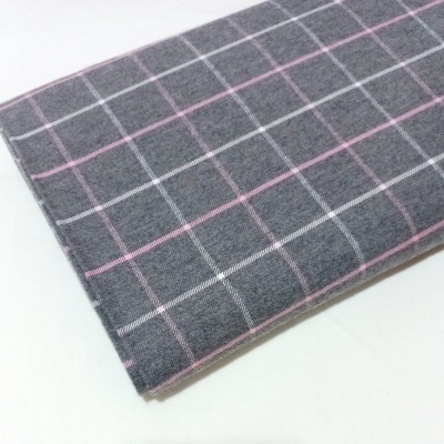 Tartan aos quadrados em fundo cinza