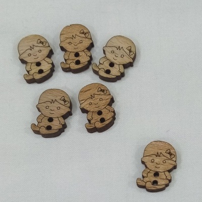 Botão de Madeira em forma de Menina
