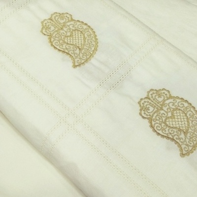 Tecido de meio linho com Corações de Viana