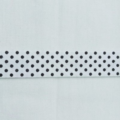 viés com pintinhas pretas em fundo branco