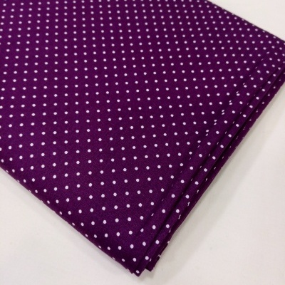 Poppy - Pintinhas brancas em fundo roxo