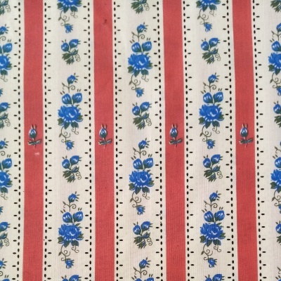 Chita com rosas e riscas telha