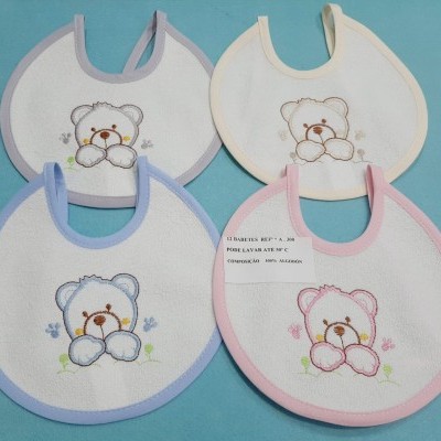 Babetes redondos com ursinhos