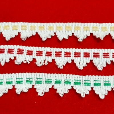 Franja branca com passa-fita de linha