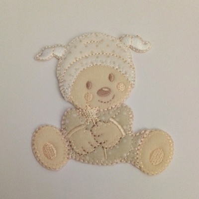 Bebé com varinha mágica em creme