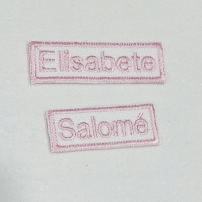 Etiquetas com nome em rosa e fundo branco 2
