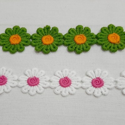 Fita em forma de flores