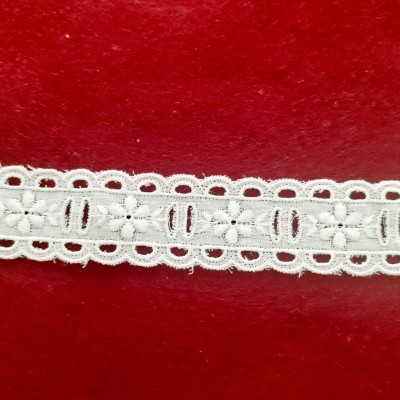 Entremeio com passa fita, ondinhas e flores 403510