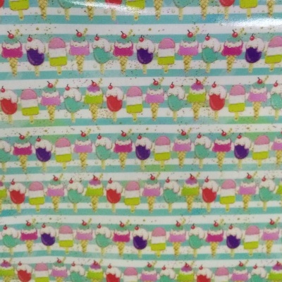 Plastificado com gelados em fundo listrado verde menta e branco