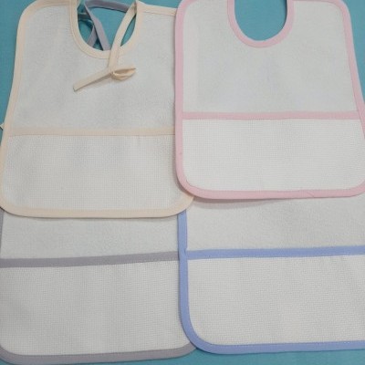 Babetes quadrados para bordar