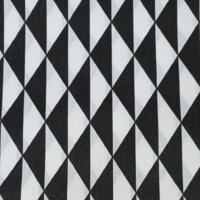 Triângulos em branco e preto