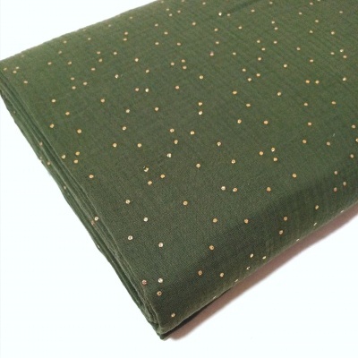 Musselina verde azeitona com pintas douradas