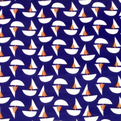 Plastificado com barcos em fundo azul