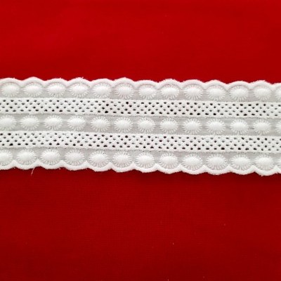 Entremeio com Bolas e Rendilhado