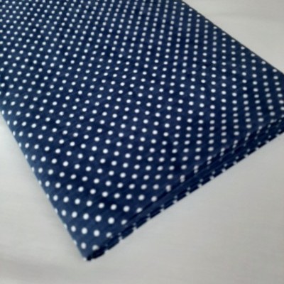 Bolinhas brancas em fundo azul escuro