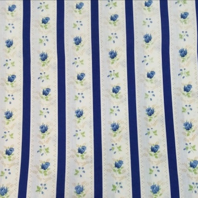 Chita com fundo pérola com riscas azuis