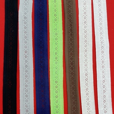 Entremeio com Flores e Bolinhas