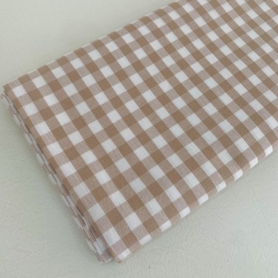 Quadrados beje e branco