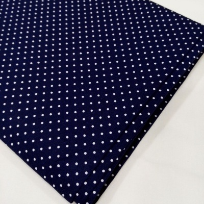 Poppy - Pintinhas brancas em fundo azul escuro