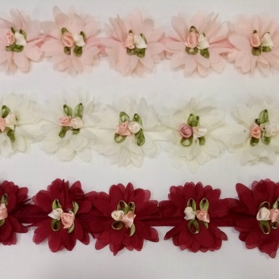 Fita de flores em organza