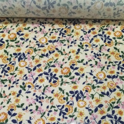 Plastificado com malmequeres em fundo creme