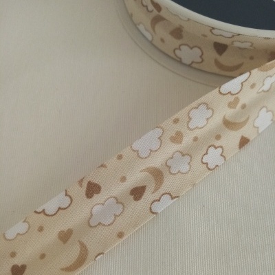 Viés com luas , corações e nuvens