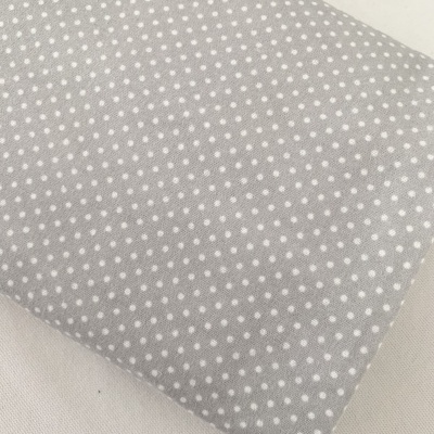 Flanela com bolinhas brancas em fundo cinza